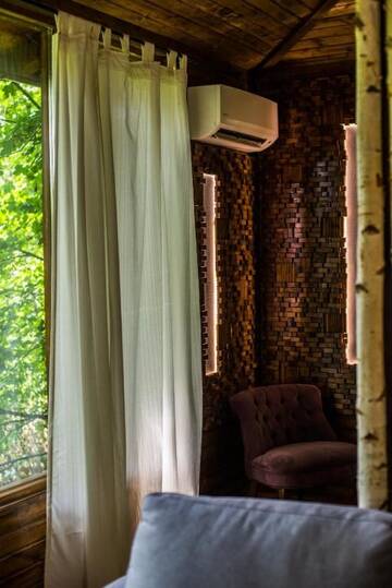 Фото номера Шале с одной спальней Шале Porumbacu Treehouse г. Порумбаку-де-Сус 35