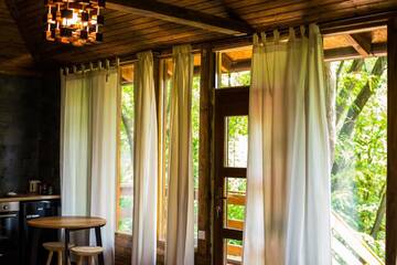Фото номера Улучшенное шале Шале Porumbacu Treehouse г. Порумбаку-де-Сус 5
