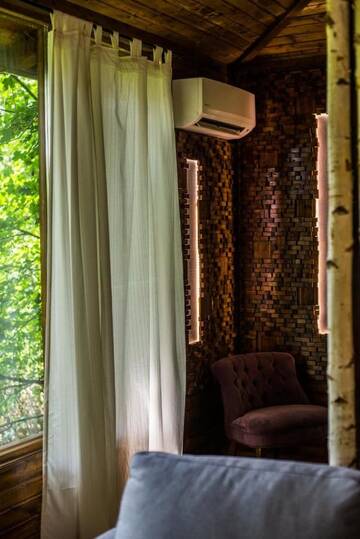 Фото номера Шале с одной спальней Шале Porumbacu Treehouse г. Порумбаку-де-Сус 6
