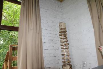Фото номера Шале с одной спальней Шале Porumbacu Treehouse г. Порумбаку-де-Сус 78